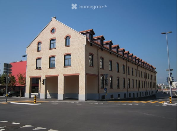 Charmante 3.5-Zimmer-Loft-Wohnung in historischem Altbau an der Baarerstrasse 1