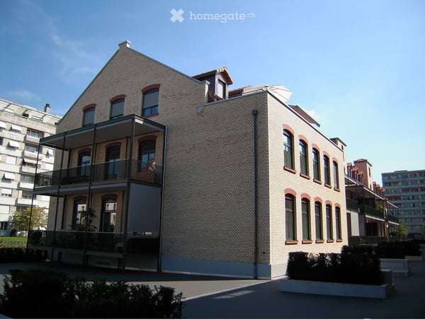 Charmante 3.5-Zimmer-Loft-Wohnung in historischem Altbau an der Baarerstrasse 2