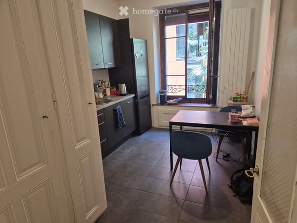 Charming 3-Room Apartment with Balcony on Boulevard Carl-Vogt, Genève 4