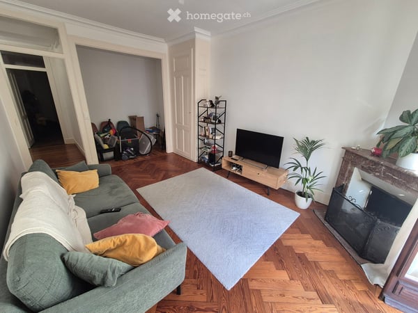 Charming 3-Room Apartment with Balcony on Boulevard Carl-Vogt, Genève 2