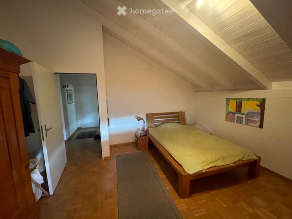 Charmante 2.5-Zimmer-Altbauwohnung mit Balkon und schöner Aussicht in Gelterkinden 2