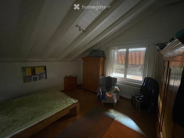 Charmante 2.5-Zimmer-Altbauwohnung mit Balkon und schöner Aussicht in Gelterkinden 3