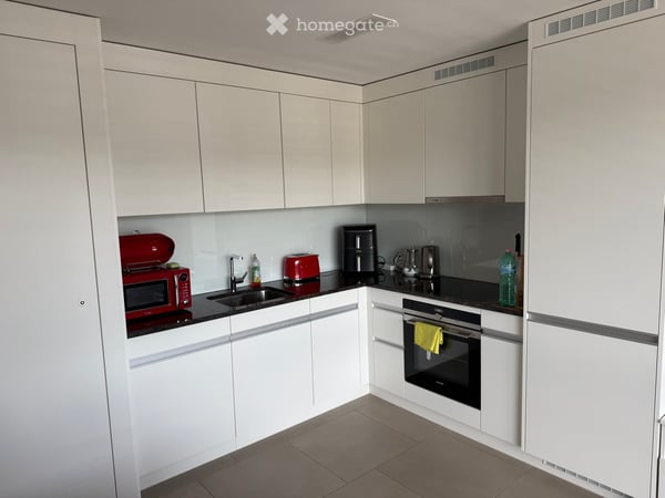 Helle, moderne 2.5-Zimmer-Terrassenwohnung im 4. OG mit guter ÖV-Anbindung (ab 1. September 2026) 2