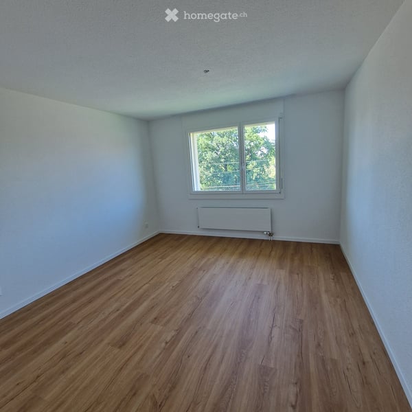 Charmante 4.5-Zimmer-Dachgeschosswohnung mit Balkon und Blick ins Grüne in Rotkreuz. 5