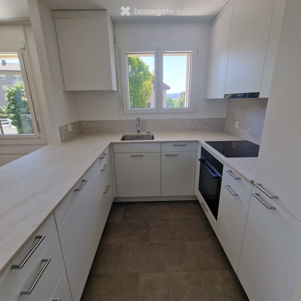 Charmante 4.5-Zimmer-Dachgeschosswohnung mit Balkon und Blick ins Grüne in Rotkreuz. 4