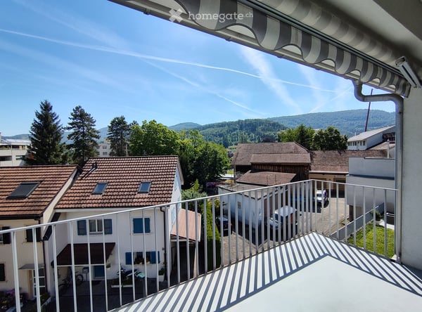 Wohnen im Dorfzentrum von Aesch – 3½-Zimmer-Dachgeschosswohnung mit Balkon 3