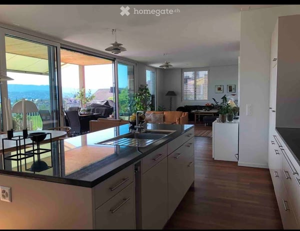 Spacious 5.5-Room Apartment with Stunning Views in Herrliberg 3