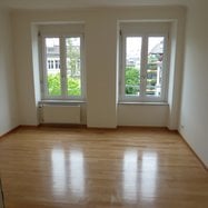 Bright & Quiet 4.5-Room Apartment with Balcony in Zürich's Prestigious 8008 3