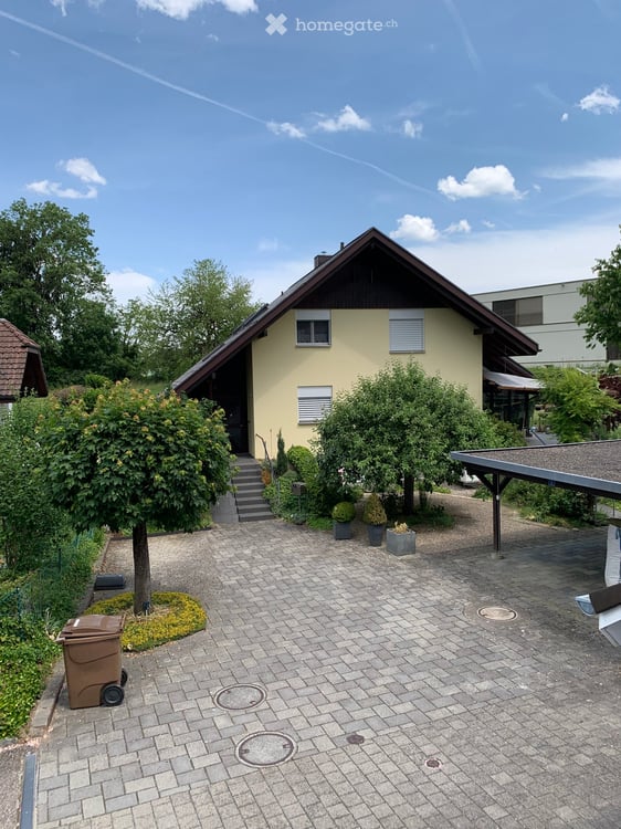 Charmantes Einfamilienhaus mit traumhaftem Garten in Reitnau 1