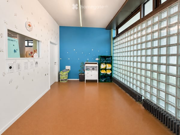Helle Gewerbe an ruhiger Lage in Schwamendingen von 100 bis 510m², rollstuhlgängig, ab Oktober 2026 14