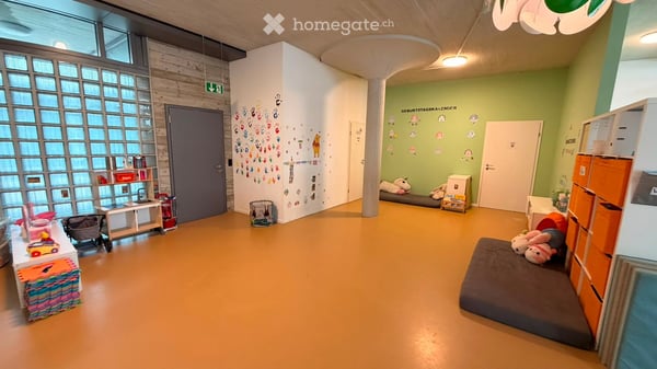 Helle Gewerbe an ruhiger Lage in Schwamendingen – 350 m², rollstuhlgängig, ab Oktober 2026 13