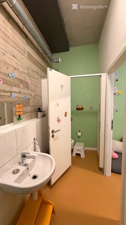 Helle Gewerbe an ruhiger Lage in Schwamendingen – 350 m², rollstuhlgängig, ab Oktober 2026 12