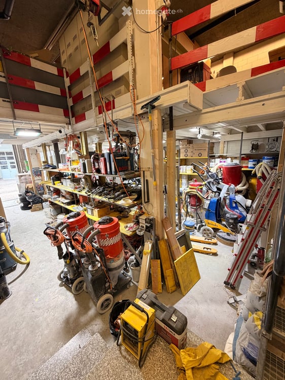 Versatile Workshop & Garage Space for Rent in Stallikon 4