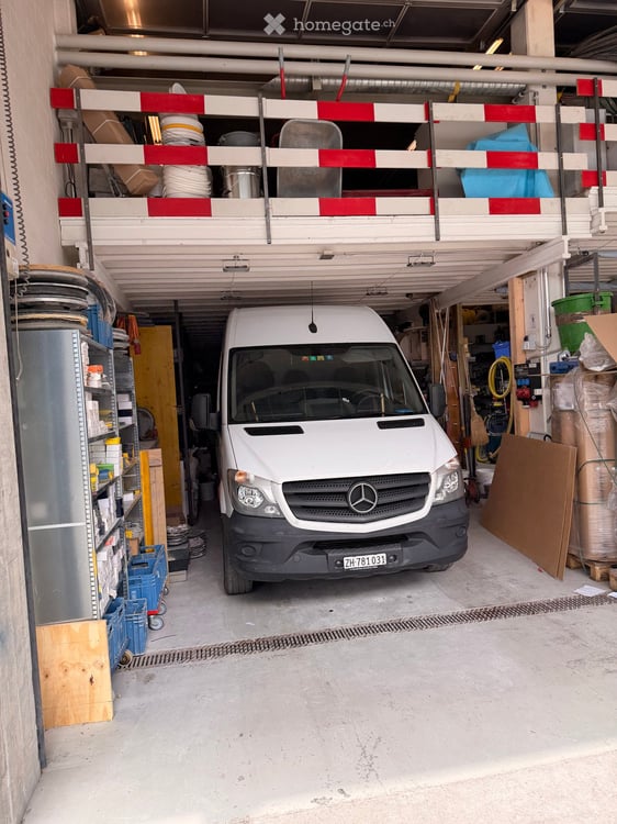 Versatile Workshop & Garage Space for Rent in Stallikon 3