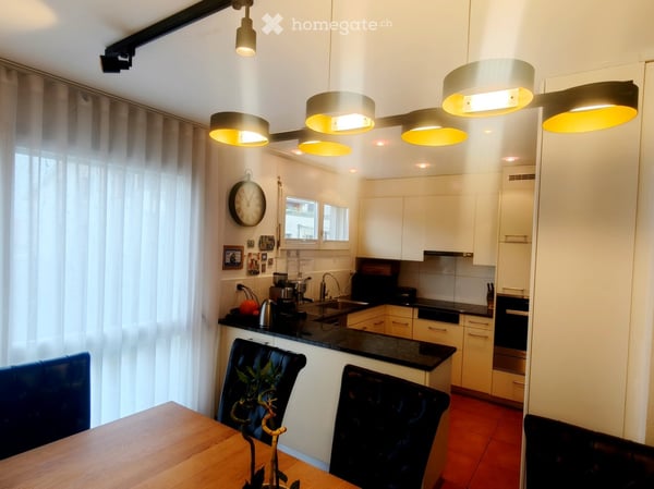 Modernes 5.5/6.5 Zimmer-Reihenhaus in ruhiger Lage Allschwil /5.5-6.5 room row house with a garden 6