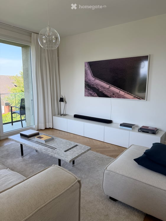 Bright Furnished 2.5-Room Apartment with Balcony in Renens 2