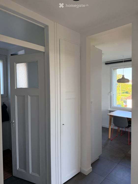 Bright Furnished 2.5-Room Apartment with Balcony in Renens 13