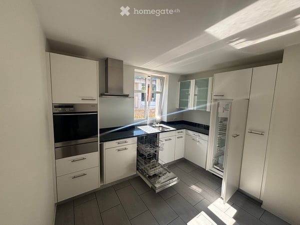 Charming 3.5-Room Apartment with Lake Views in Kilchberg 2