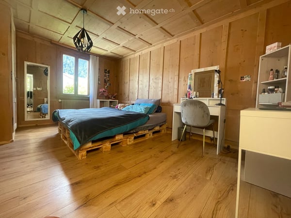 Charmante 3.5-Zimmer-Altbauwohnung mit Balkon in Schiers 3