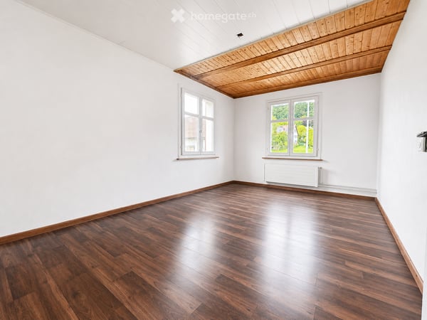 Charmante 3.5-Zimmer-Maisonettewohnung mit Dachgalerie und Gartenparadies in Weinfelden 4