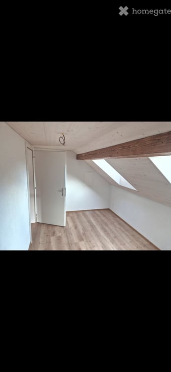 Charmante 2.5-Zimmer-Dachwohnung an ruhiger Lage in Signau 2