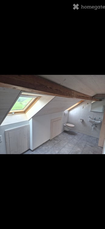 Charmante 2.5-Zimmer-Dachwohnung an ruhiger Lage in Signau 3