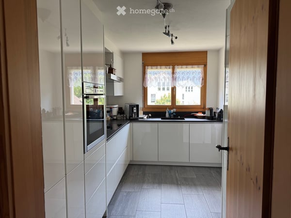 Charmante 4.5-Zimmer-Maisonette-Wohnung mit Bergblick in Felsberg 6