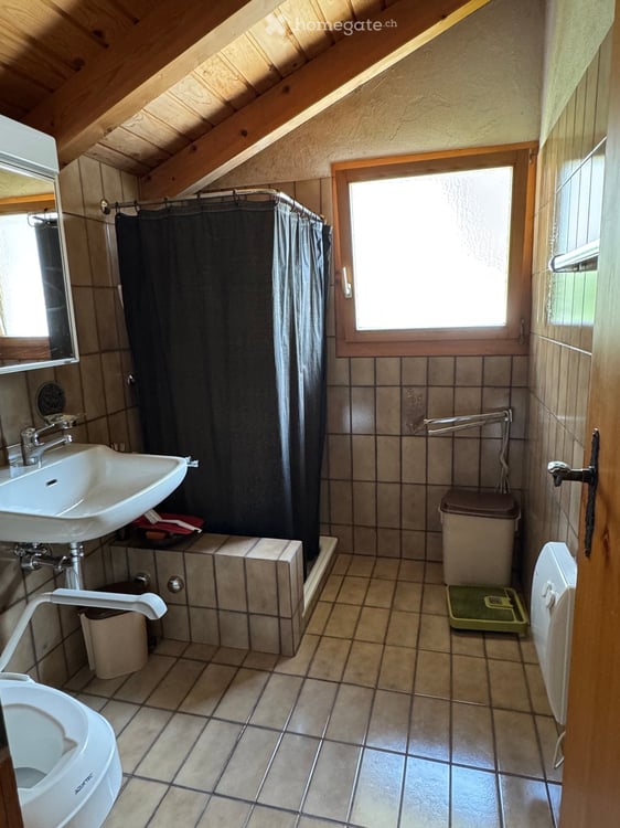 Charmante 4.5-Zimmer-Maisonette-Wohnung mit Bergblick in Felsberg 13