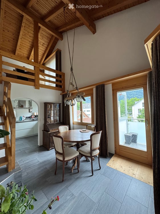 Charmante 4.5-Zimmer-Maisonette-Wohnung mit Bergblick in Felsberg 7
