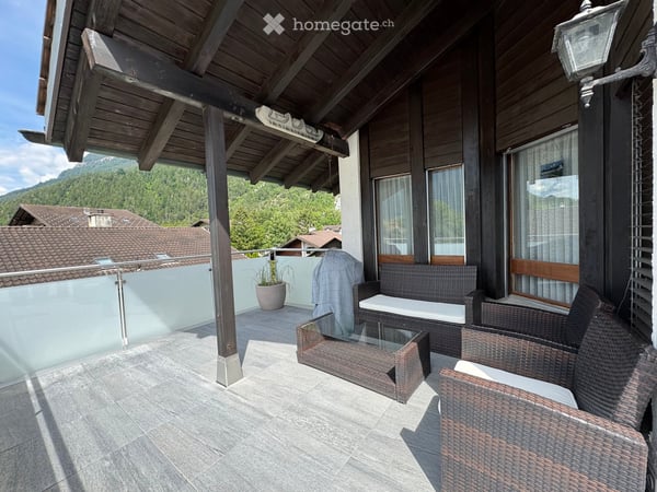 Charmante 4.5-Zimmer-Maisonette-Wohnung mit Bergblick in Felsberg 8