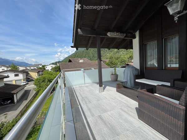 Charmante 4.5-Zimmer-Maisonette-Wohnung mit Bergblick in Felsberg 3