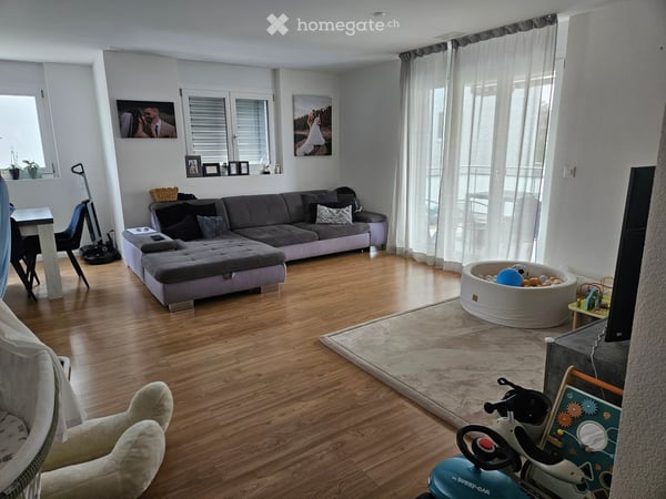 Helle 5.5-Zimmer-Wohnung mit Balkon und herrlicher Aussicht in Siegershausen 4