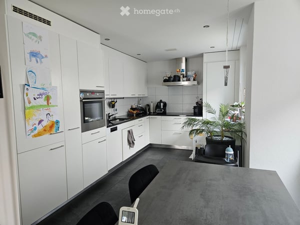 Helle 5.5-Zimmer-Wohnung mit Balkon und herrlicher Aussicht in Siegershausen 2