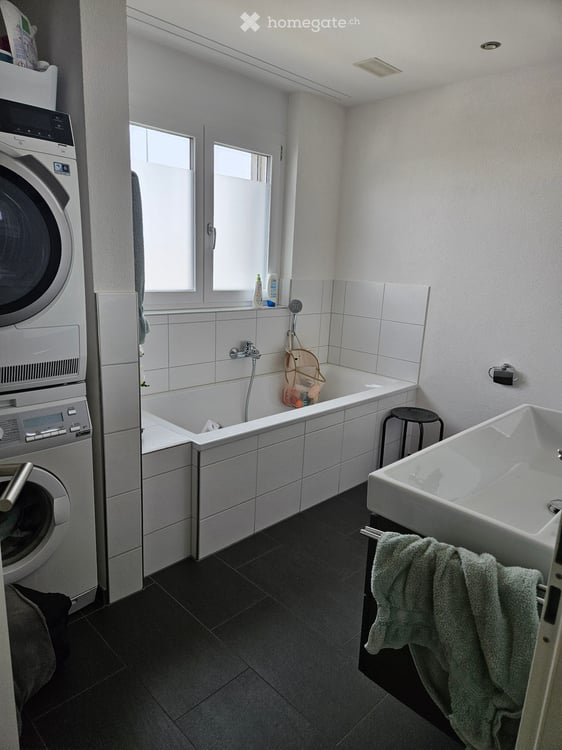 Helle 5.5-Zimmer-Wohnung mit Balkon und herrlicher Aussicht in Siegershausen 5