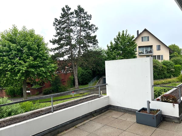 Helle 5.5-Zimmer-Wohnung mit Balkon und Garage in Küsnacht ZH 14