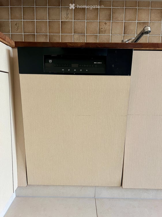 Helle 5.5-Zimmer-Wohnung mit Balkon und Garage in Küsnacht ZH 11