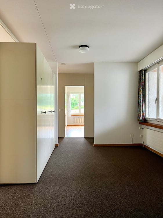 Helle 5.5-Zimmer-Wohnung mit Balkon und Garage in Küsnacht ZH 5