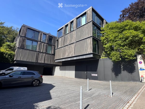 Exklusive 5.5-Zimmer-Wohnung über die ganze Etage im Privatpark 1