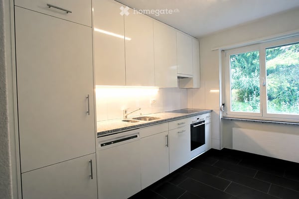 Total-Renovierte 5-Zimmer-Wohnung mit Balkon und schöner Aussicht in Zürich-Höngg 11