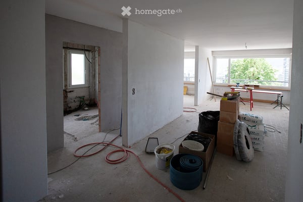 Total-Renovierte 5-Zimmer-Wohnung mit Balkon und schöner Aussicht in Zürich-Höngg 2