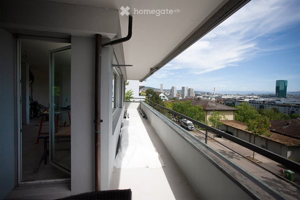 Total-Renovierte 5-Zimmer-Wohnung mit Balkon und schöner Aussicht in Zürich-Höngg 12