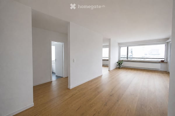 Total-Renovierte 5-Zimmer-Wohnung mit Balkon und schöner Aussicht in Zürich-Höngg 4