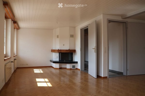 Grosszügige Wohnung in historischem Riegelhaus 1