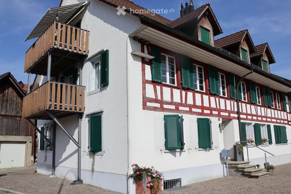 Grosszügige Wohnung in historischem Riegelhaus 22