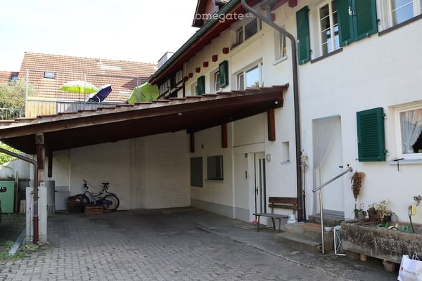 Grosszügige Wohnung in historischem Riegelhaus 21