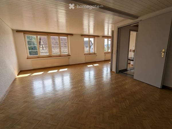 Grosszügige Wohnung in historischem Riegelhaus 4