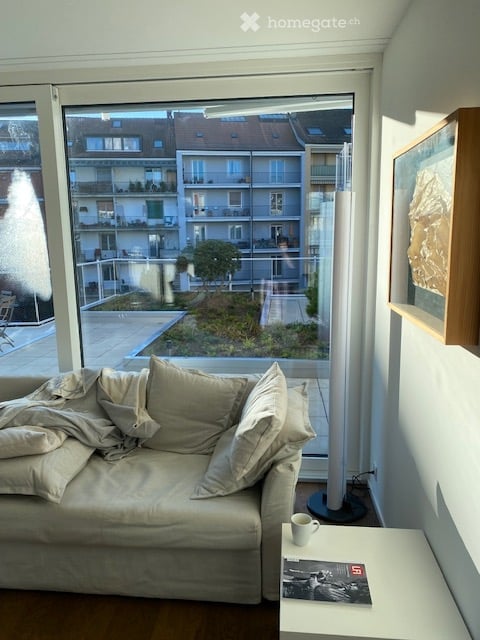 Stilvoll, voll möblierte 2,5 Zimme-Terrassenwohnung mit Einstellhallenplatzt im St. Johann 8
