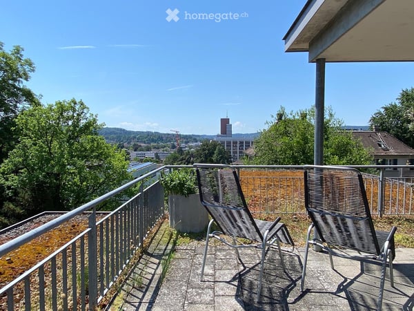 Helle 4.5-Zimmer-Wohnung mit Balkon und schöner Aussicht in Winterthur 1