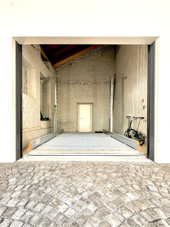 Grosse Doppelgarage in der Altstadt von Brissago 2