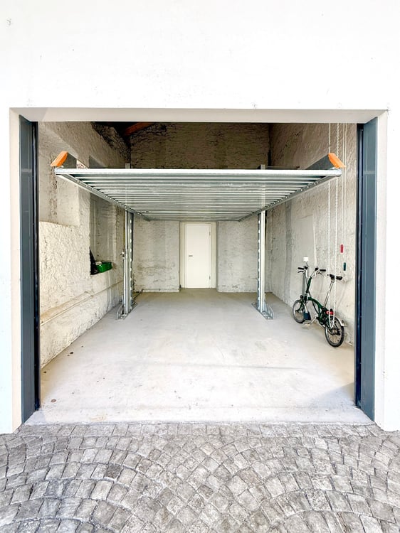 Grosse Doppelgarage in der Altstadt von Brissago 1